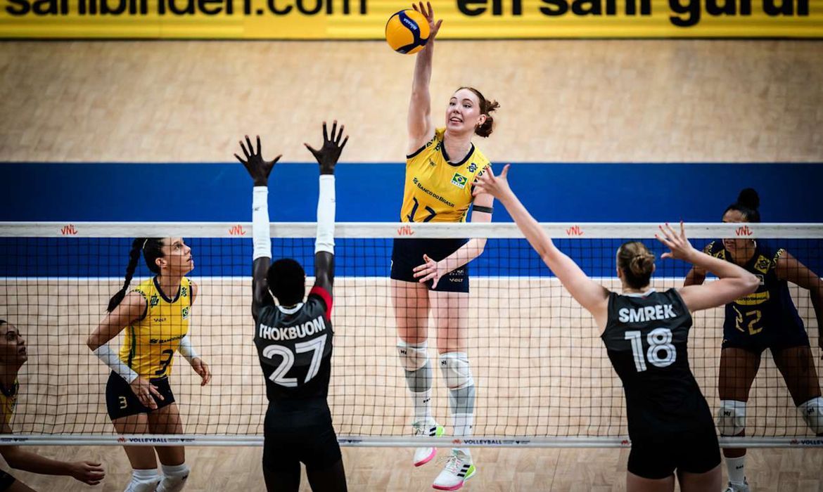 Canadá- 20/06/2025 - Seleção feminina de vôlei sofre, mas bate Canadá na Liga das Nações.  Foto World Volleyball/Divulgação