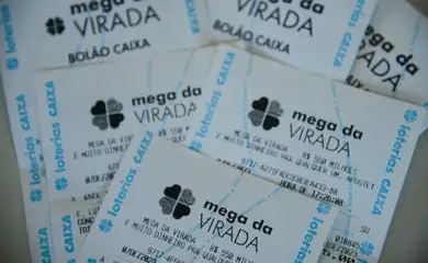 Rio de Janeiro (RJ), 23/12/2023 - Apostas da Mega-Sena da Virada em uma casa lotérica na Lapa, região central da capital fluminense. Foto: Tomaz Silva/Agência Brasil