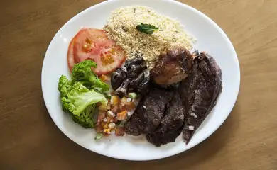 Comidas, saladas, peixe