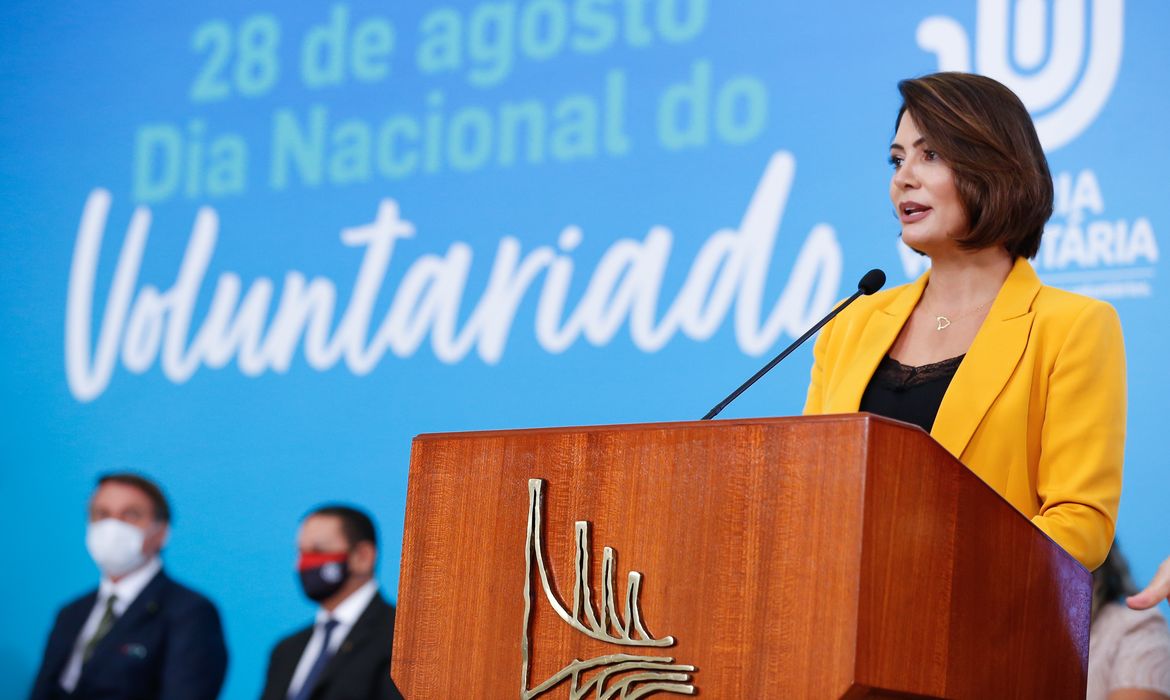 A primeira-dama do Brasil, Michelle Bolsonaro, durante a cerimônia de celebração do Dia Nacional do Voluntariado.