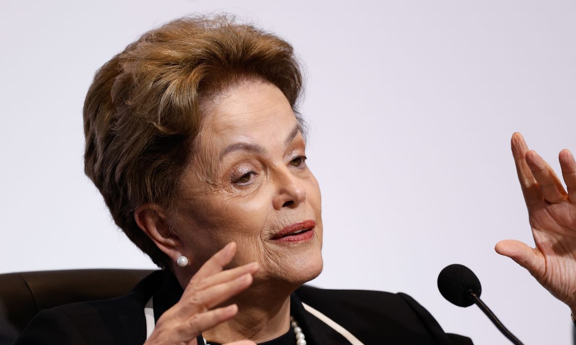 Rio de Janeiro (RJ), 05/07/2025 – A presidenta do Novo Banco de Desenvolvimento (NDB), formado por membros do Brics, Dilma Rousseff, faz pronunciamento à imprensa com a diretoria durante o 10° Encontro Anual, em Copacabana. Foto: Fernando Frazão/Agência Brasil