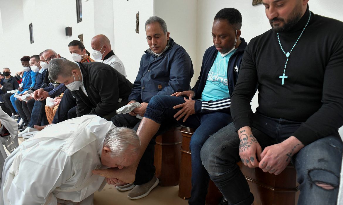 Papa Francisco vai a prisão em Civitavecchia para cerimônia do lava-pés