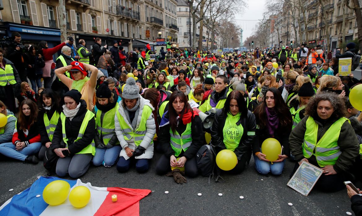 carve Penelope Gallantry Coletes amarelos retomam protestos na França; 101 pessoas são detidas |  Agência Brasil