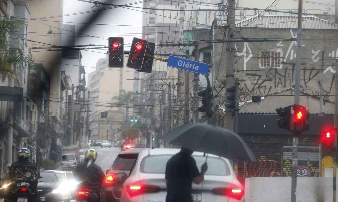 São Paulo (SP), 19/10/2024 - Cidade amanhece com chuva fraca pela manhã de sábao (19). Foto: Paulo Pinto/Agência Brasil