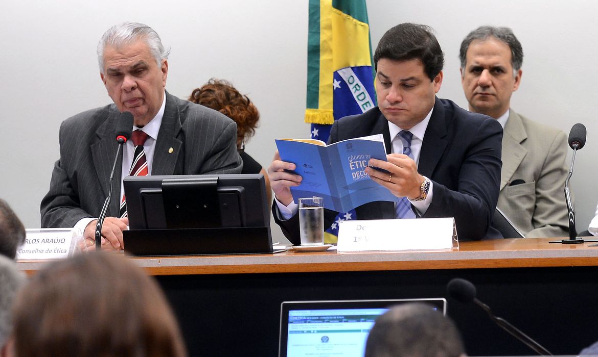 reunião do Conselho de Ética,para que o Relator Marcos Rogério  faz a leitura do seu Relatório.
