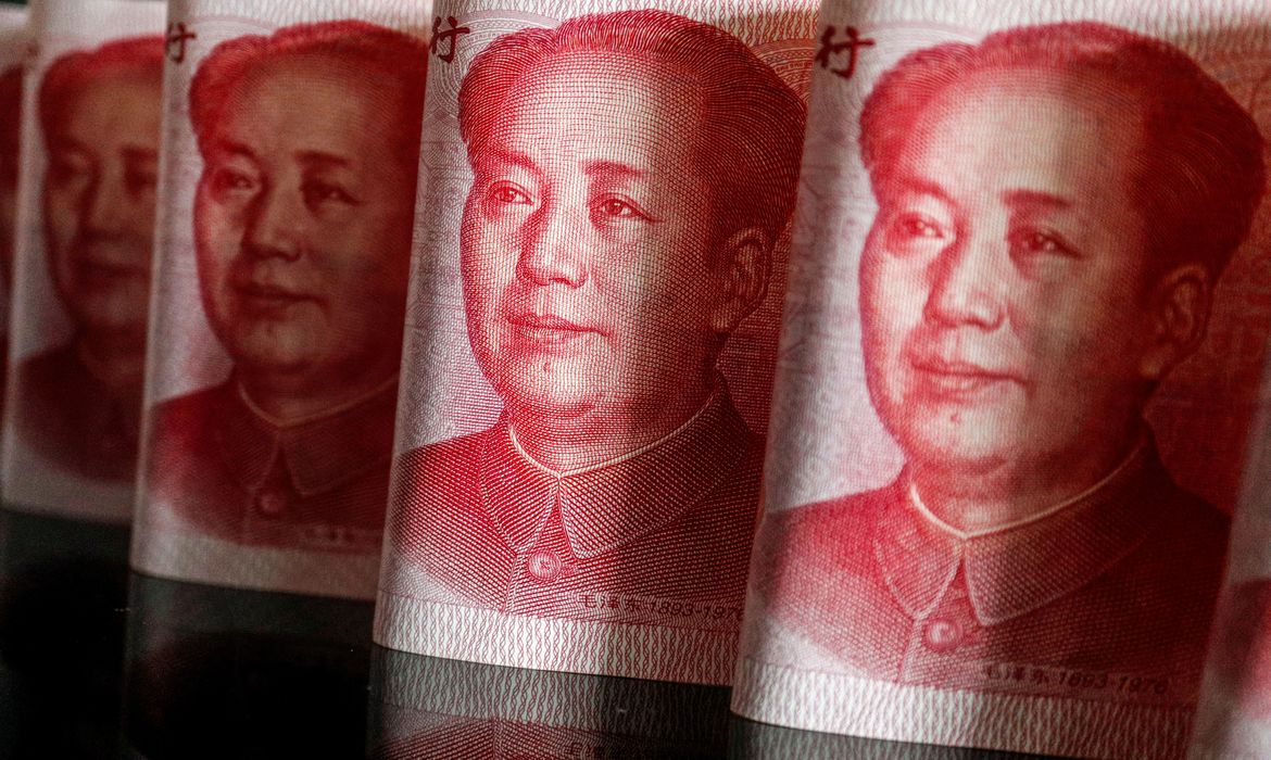 Chinese yuan banknotes are seen in this illustration picture taken April 25, 2022. REUTERS/Florence Lo/Illustration