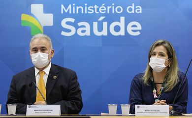 Ministro da Saúde, Marcelo Queiroga, acompanhado da  secretária de Atenção Especializada à Saúde, do Ministério da Saúde, Maíra Botelho, durante apresentação dos novos titulares das secretarias da pasta.