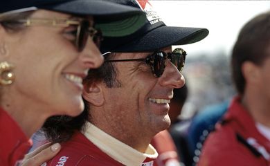 Emerson Fittipaldi at the Laguna Seca Raceway with his wife for the Toytota Monterey Grand Prix 1992 © 1992 Reuters/Ron Avery/Proibida reprodução