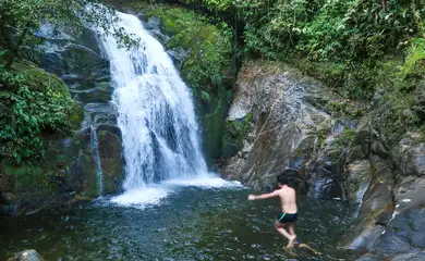 Magé (RJ), 27/03/2023 - Cachoeira Monjolo, na reserva Ecovila El Nagual, Magé, Região Metropolitana do Rio de Janeiro. Foto: Tânia Rêgo/Agência Brasil