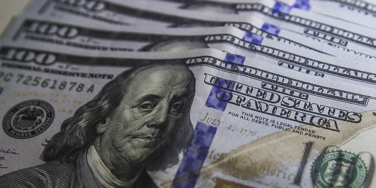 Dólar sobe para R$ 5,15 e fecha no maior valor desde março