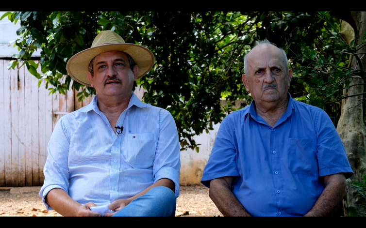 Rubens Fidêncio e João Cornélio de Oliveira, pai e filho de cinco gerações de uma família de agricultura familiar: &quot;somos privilegiados em estar há 160km da Ceagesp&quot;