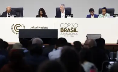 Belém (PA), 10/11/2025 - O presidente da COP30, embaixador André Corrêa do Lago, fala durante a cerimônia de abertura da 30a. Conferência das Partes da Convenção-Quaadro das Nações Unidas sobre a Mudança do Clima, na COP30. Foto: Bruno Peres/Agência Brasil