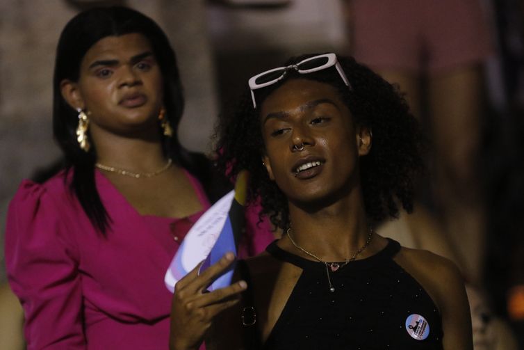 Rio de Janeiro (RJ) 17/11/2023 - Transexuais, travestis e apoiadores participam da segunda edição da Marcha Trans e Travesti, em mobilização por direitos, no centro da cidade. Foto: Fernando Frazão/Agência Brasil