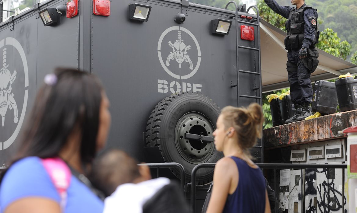 Rio de Janeiro - Policiais do Batalhão de Operações Especiais, do Batalhão de Polícia de Choque e UPPs reforçam o policiamento na comunidade da Rocinha.