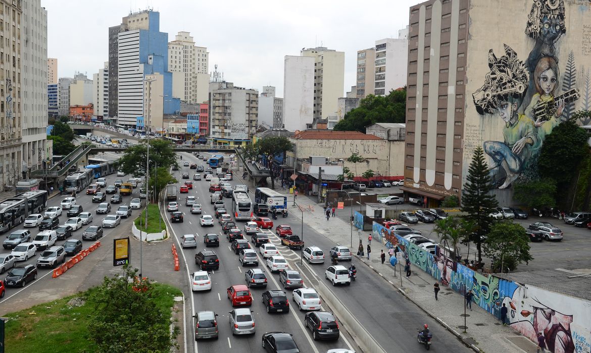 São Paulo - Processo de urbanização canalizou os rios que faziam parte do Vale do Anhangabaú, na região central (Rovena Rosa/Agência Brasil)