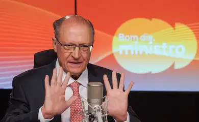 Bras&iacute;lia (DF), 15/01//2026 - O vice-presidente da Rep&uacute;blica e ministro do Desenvolvimento, Ind&uacute;stria, Com&eacute;rcio e Servi&ccedil;os (MDIC), Geraldo Alckmin, durante entrevista ao programa Bom Dia, Ministro, onde falou sobre a aprova&ccedil;&atilde;o, pela Uni&atilde;o Europeia, do acordo comercial entre Mercosul e o bloco europeu, entre outros assuntos.  Foto: Rafa Neddermeyer/Ag&ecirc;ncia Brasil