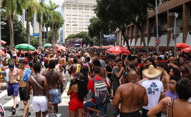Rio de Janeiro (RJ), 01/02/2025 – O Bloco Carrossel de emoções abre os desfiles de carnaval dos megablocos no centro do Rio de Janeiro. Foto: Tomaz Silva/Agência Brasil