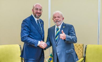 Lula se encontra com o presidente do  Conselho Europeu, Charles Michel