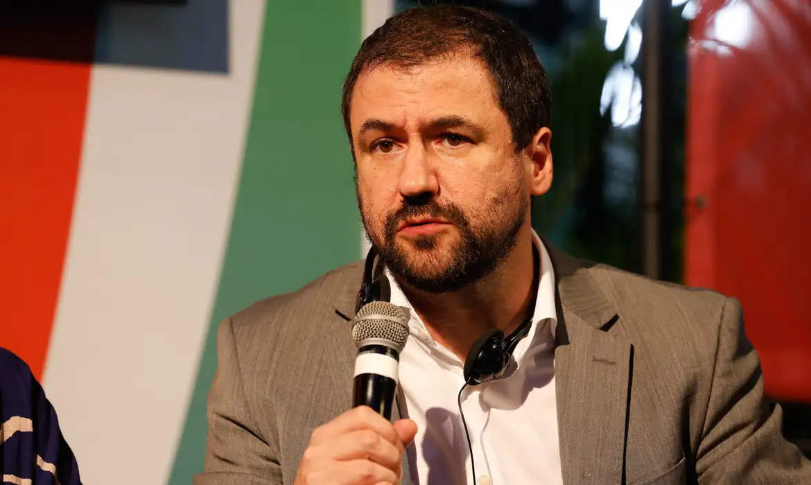 Rio de Janeiro(RJ), 14/11/24 - G20 Social. O secretário de Políticas Digitais da Secretaria de Comunicação da Presidência da República, João Brant, participa da atividade autogestionada do Conselho Nacional dos Direitos Humanos (CNDH): O Impacto da Inteligência Artificial nos Direitos Humanos. Foto: Tania Rego/Agência Brasil