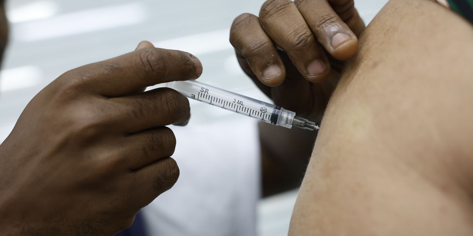 Saúde realiza Dia D de vacinação contra a gripe neste sábado Saúde realiza Dia D de vacinação contra a gripe neste sábado