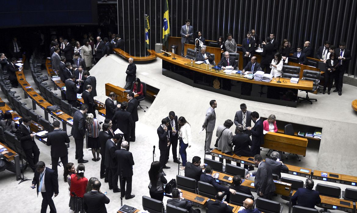 Brasília - O presidente da Câmara dos Deputados, Eduardo Cunha, durante sessão plenária  (Valter Campanato/Agência Brasil)