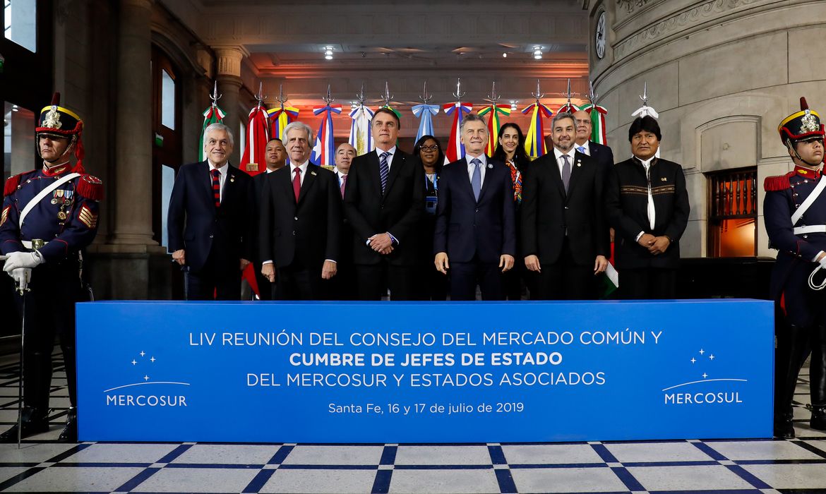 Foto oficial da 54ª Cúpula de Chefes de Estado do Mercosul, em Santa Fé, na Argentina.