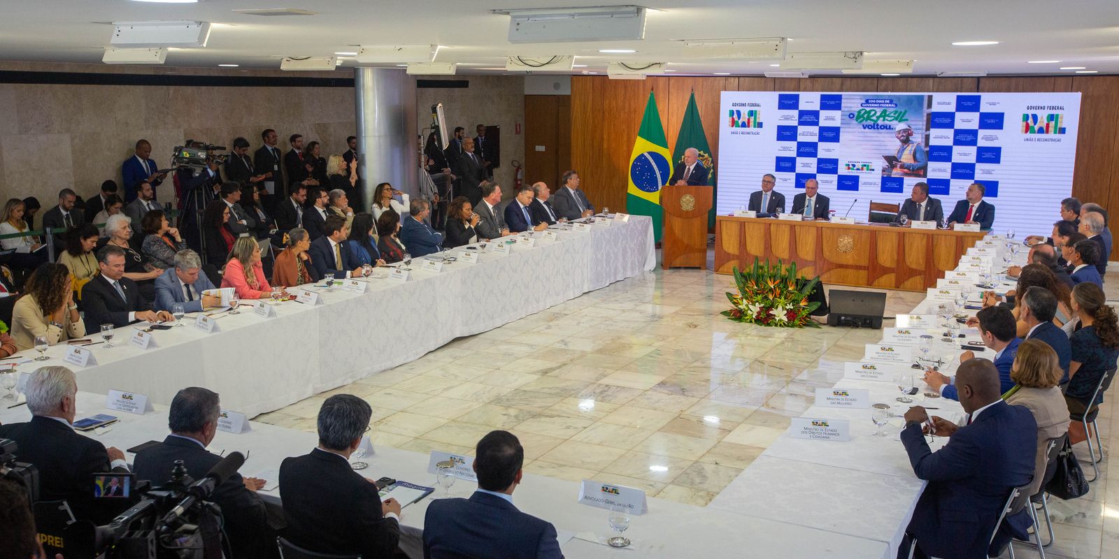 Novo plano de desenvolvimento terá seis eixos, anuncia Lula 1 Novo plano de desenvolvimento terá seis eixos, anuncia Lula