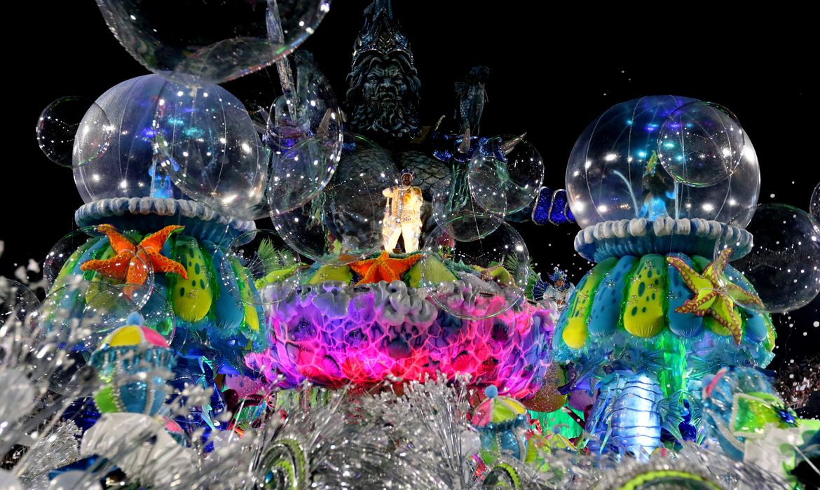 Rio de Janeiro (RJ), 11/02/2024 - Desfile da escola de samba Beija-Flor, do Grupo Especial do carnaval carioca, no Sambódromo da Marquês de Sapucaí. Foto: Tânia Rêgo/Agência Brasil