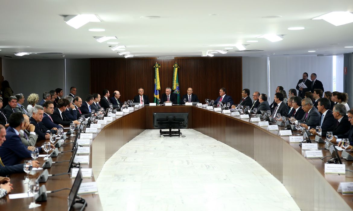 Brasília - O presidente em exercício, Michel Temer, reúne-se com governadores para discutir dívidas dos estados (Wilson Dias/Agência Brasil)
