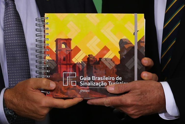 Fabio Rodrigues Pozzebom/Agência Brasil Guia Brasileiro de Sinalização Turística.