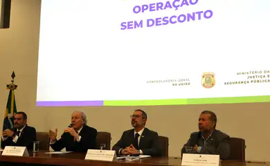 Brasília (DF), 23/04/2025 - O Diretor Geral da Polícia Federal, Andrei Rodrigues, o ministro da Justiça, Ricardo Lewandowski, o ministro da Controladoria-Geral da União, Vinicius Marques de Carvalho, e o ministro da Previdência Social, Carlos Lupi, durante entrevista coletiva a respeito da Operação Sem Desconto. Foto: Antonio Cruz/Agência Brasil