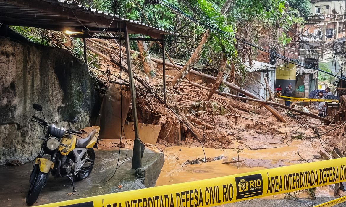 Rio de Janeiro, 28/08/2023, Chuva forte provocou alagamentos e um deslizamento de terra na noite deste domingo (27) na Rocinha, na zona sul. Foto: Prefeitura do Rio de Janeiro