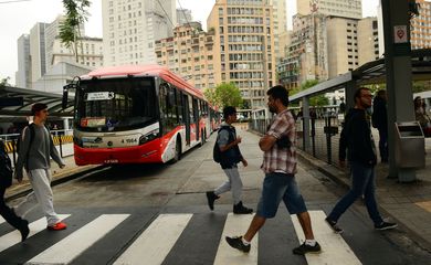São Paulo - Paralisação dos motoristas de ônibus e cobradores, no Terminal Bandeira, região central da cidade  (Rovena Rosa/Agência Brasil)