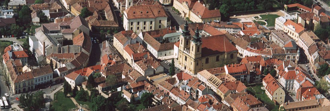 Vista aérea da cidade de Szekesfehervar, na Hungria