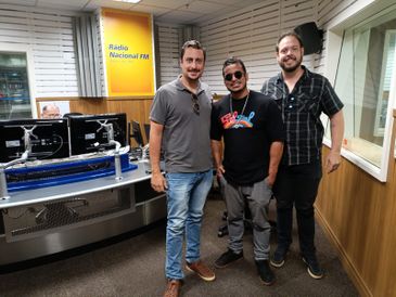 André Kalil, DJ Lethal Breakz e Marcelo Scarabucci/Denise Oliveira - Produção Rádio Nacional FM André Kalil, DJ Lethal Breakz e Marcelo Scarabucci