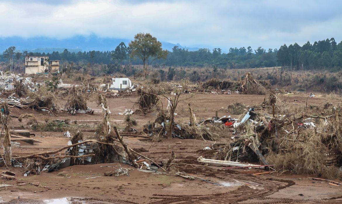 Lajeado (RS), 19/05/2024 – CHUVAS RS- Destruição - O rio Taquari subiu 24 metros nos últimos dias causando destruição na Cidades de Lajeado. Foto: Rafa Neddermeyer/Agência Brasil