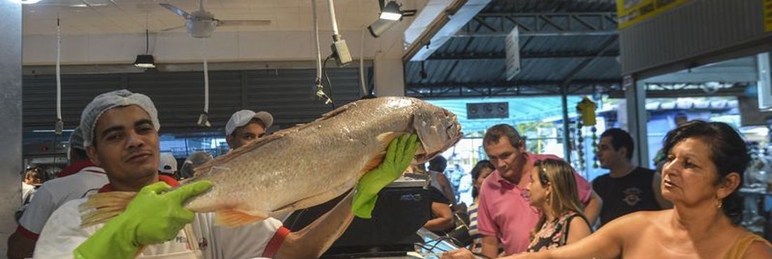 De acordo com o Instituto Brasileiro de Economia, nesse feriado, o custo do pescado subiu o dobro da inflação, em comparação à semana santa do ano passado.