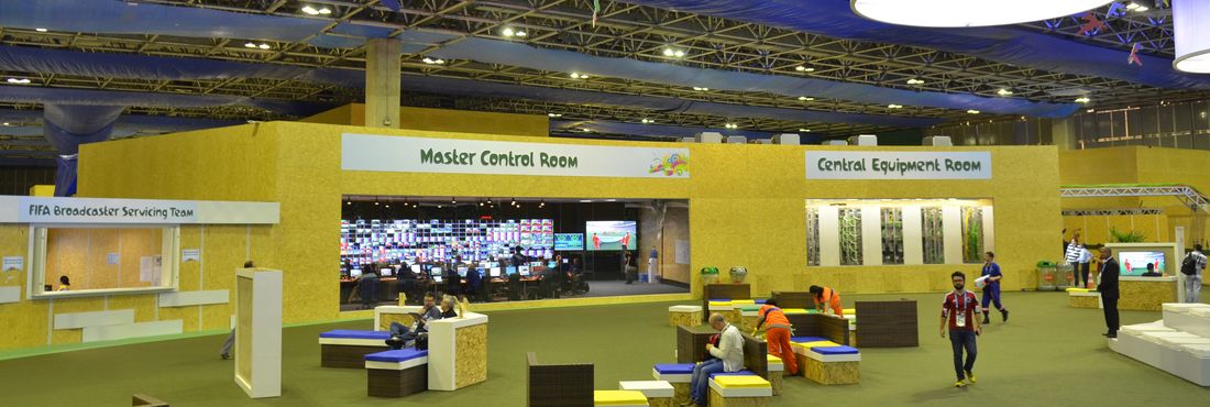 O controle mestre e os servidores da transmissão da Copa do Mundo foram montados no hall 4 do Riocentro, no Rio de Janeiro