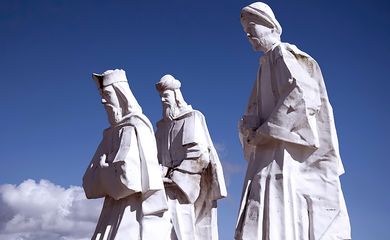 Dia de Reis - Os Reis De Natal - Pórtico dos Reis Magos, às margens da BR 101.Foto: Mário Monte Filho/Wikepedia