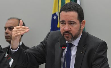 Brasília - O ministro interino do Planejamento, Dyogo de Oliveira, durante audiência pública na Comissão Mista de Orçamento sobre o projeto da Lei de Diretrizes Orçamentárias (LDO) de 2017 (Antonio Cruz/Agência Brasil)