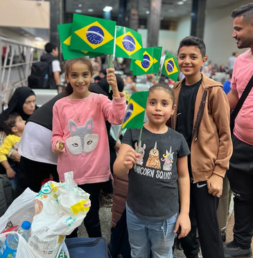 Grupo de brasileira cruza a fronteira de Gaza com Egito