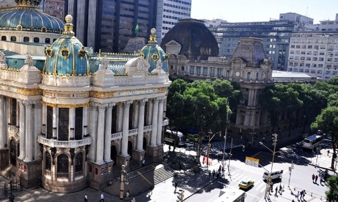 Theatro Municipal do Rio comemora 106 anos com programação gratuita Agência Brasil Theatro Municipal do Rio comemora 106 anos com programação gratuita Agência Brasil