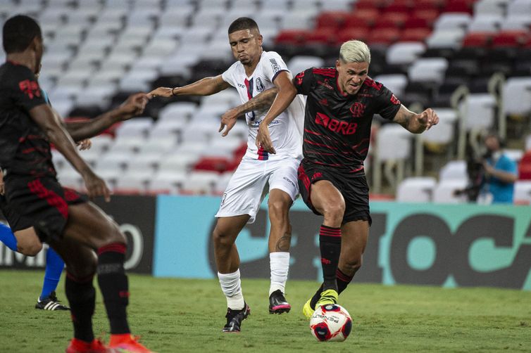 Tentando se aproximar do líder Fluminense, Flamengo enfrenta Resende |  Agência Brasil