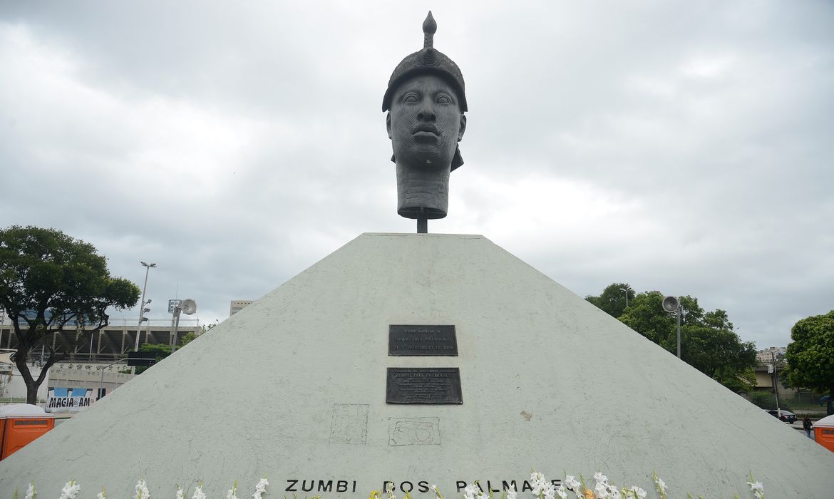  O dia da Consciência Negra tem homenagens no monumento Zumbi dos Palmares, no centro do Rio de Janeiro.