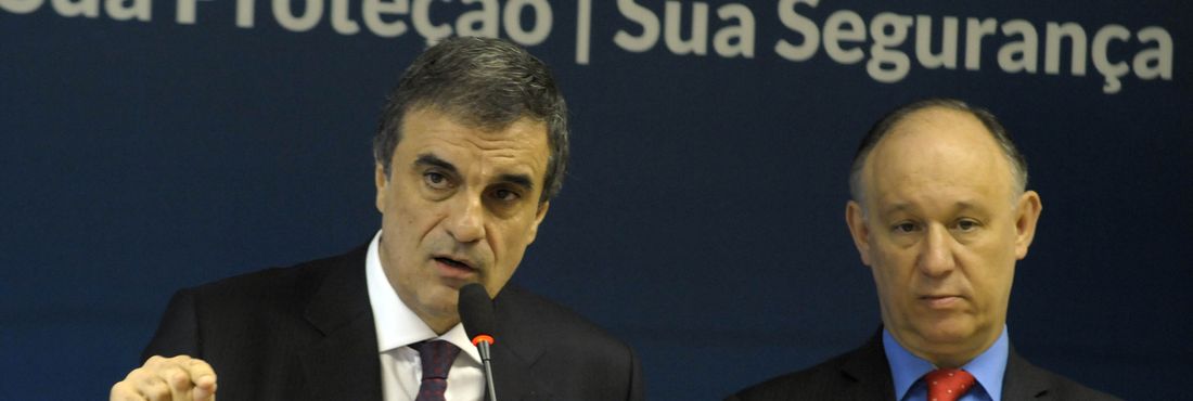O ministro da Justiça José Eduardo Cardozo participa da discussão sobre a PEC da redução da maioridade penal, em Brasília