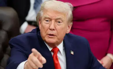 10/01/2026 - Trump diz que Estados Unidos “estão prontos para ajudar o Irã. Foto: REUTERS/Jonathan Ernst