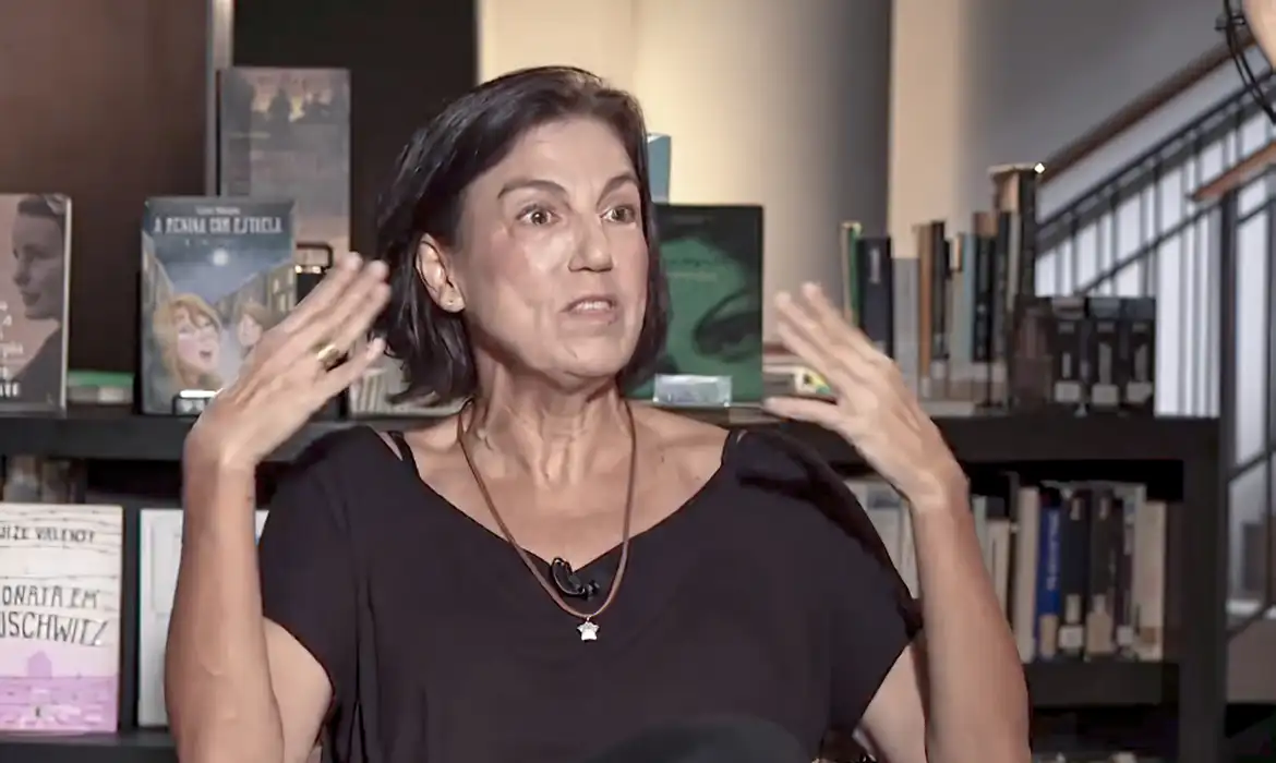 Rio de Janeiro (RJ) 24/01/2024 - Luize Valente reflete sobre intolerância no programa Trilha de Letras.
Frame Instagram/Luize Valente