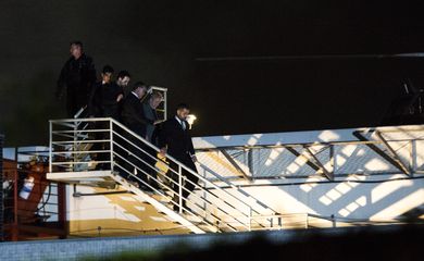 Curitiba - O ex-presidente Lula chega à sede da Superintendência da Polícia Federal onde vai cumprir pena (Marcello Casal Jr/Agência Brasil)