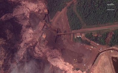 A represa na mina do Córrego do Feijão, perto de Brumadinho, Brasil, é retratada após o colapso do dia 25 de janeiro de 2019 nesta foto de satélite de 26 de janeiro de 2019 obtida pela Reuters em 27 de janeiro de 2019.