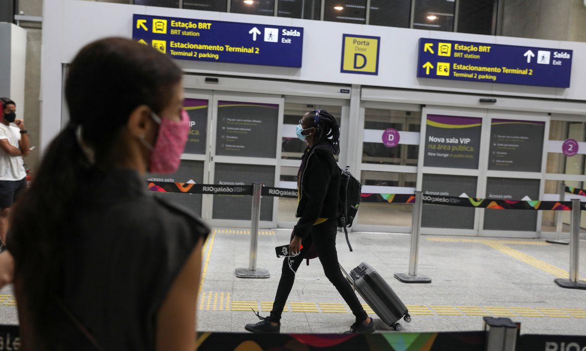 A passenger of the British Airways airline arrives at Galeao International airport, amid the coronavirus disease (COVID-19) outbreak in Rio de Janeiro